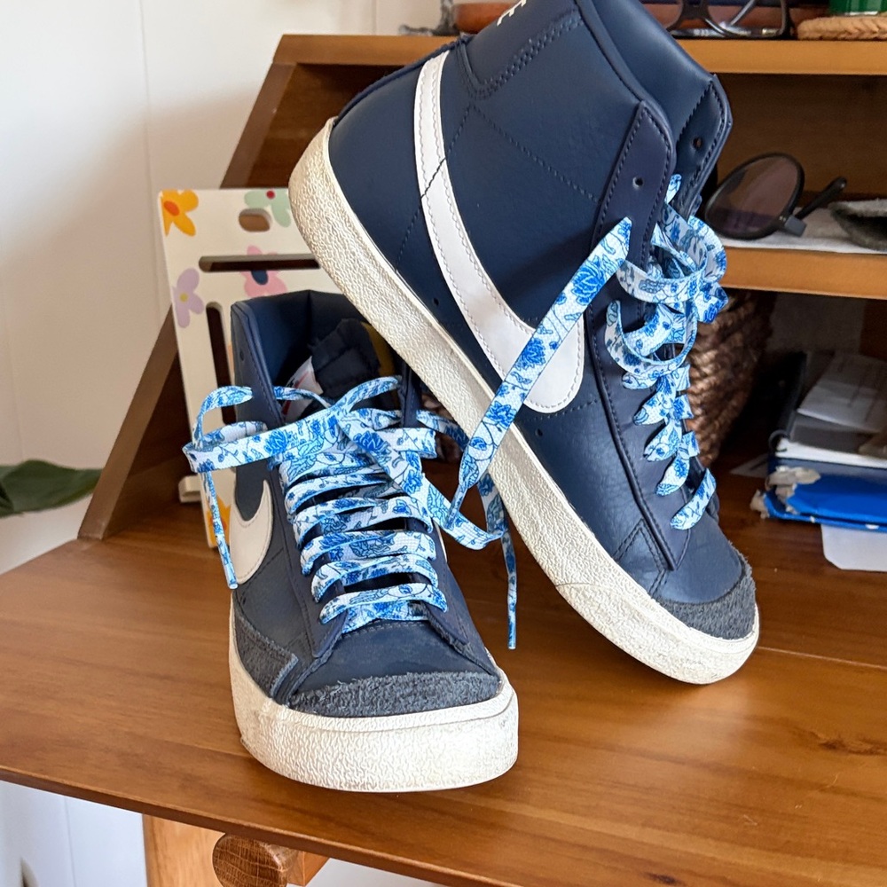 Nike High-Top Blazers Sneakers in Navy and White